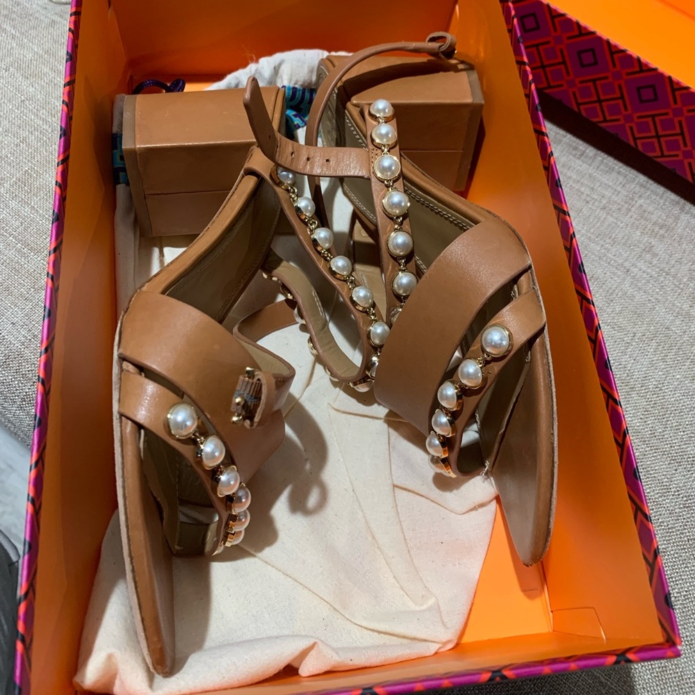 Tan leather and pearl Tory Burch sandals